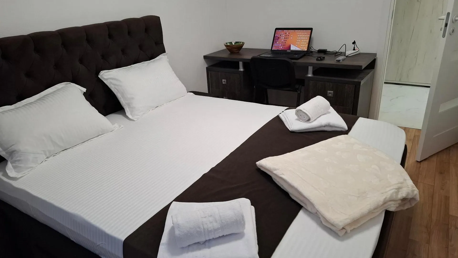 Apartment Apartment, 3 rooms, nearby Piata Victoriei and Gara de Nord Bucharest