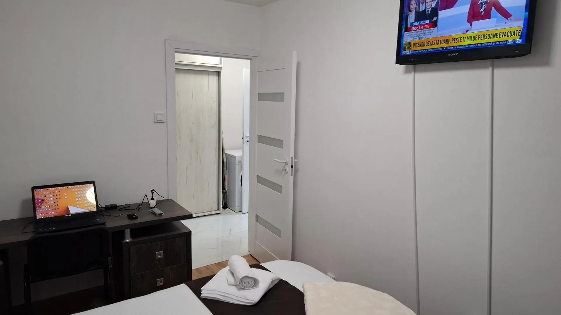 Apartment Apartment, 3 rooms, nearby Piata Victoriei and Gara de Nord Bucharest